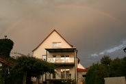 Unser Haus vom Garten aus gesehen mit Regenbogen