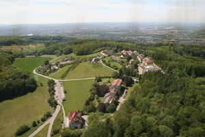 Ausblick vom Chrischona Turm auf das Anwesen St.Chrischona (15 Minuten entfernt)
